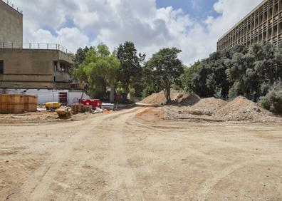 Imagen secundaria 1 - Las obras en el Clínico, paralizadas.