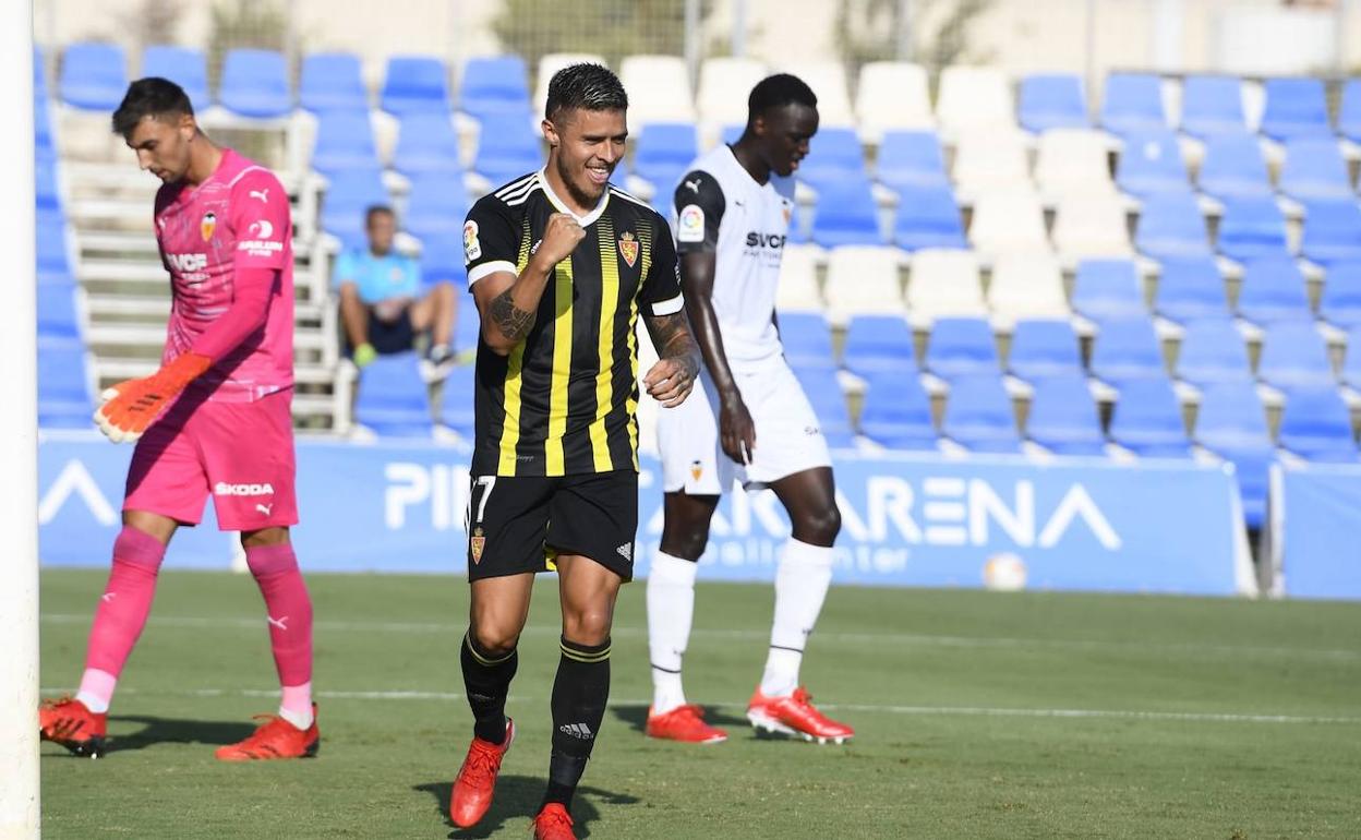 Juanjo Narváez celebra tras marcar gol frente al Valencia