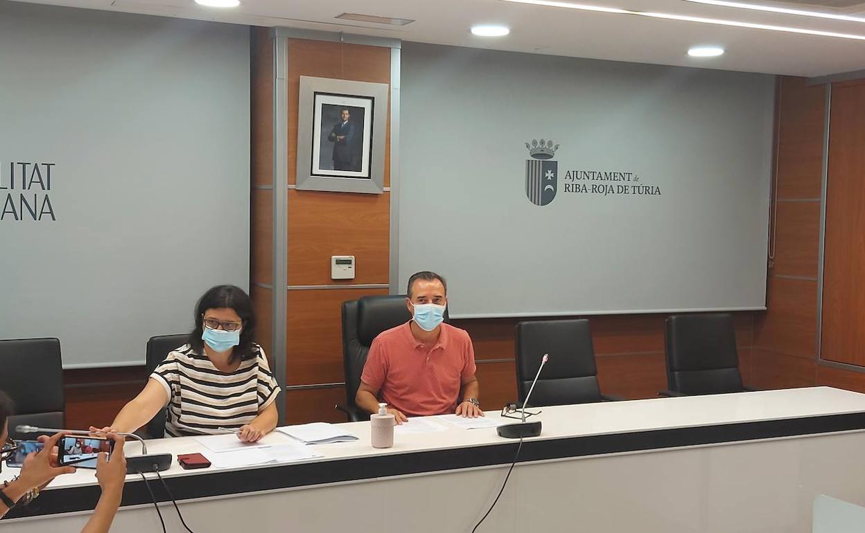 Teresa Pozuleo y Robert Raga, durante la rueda de prensa.