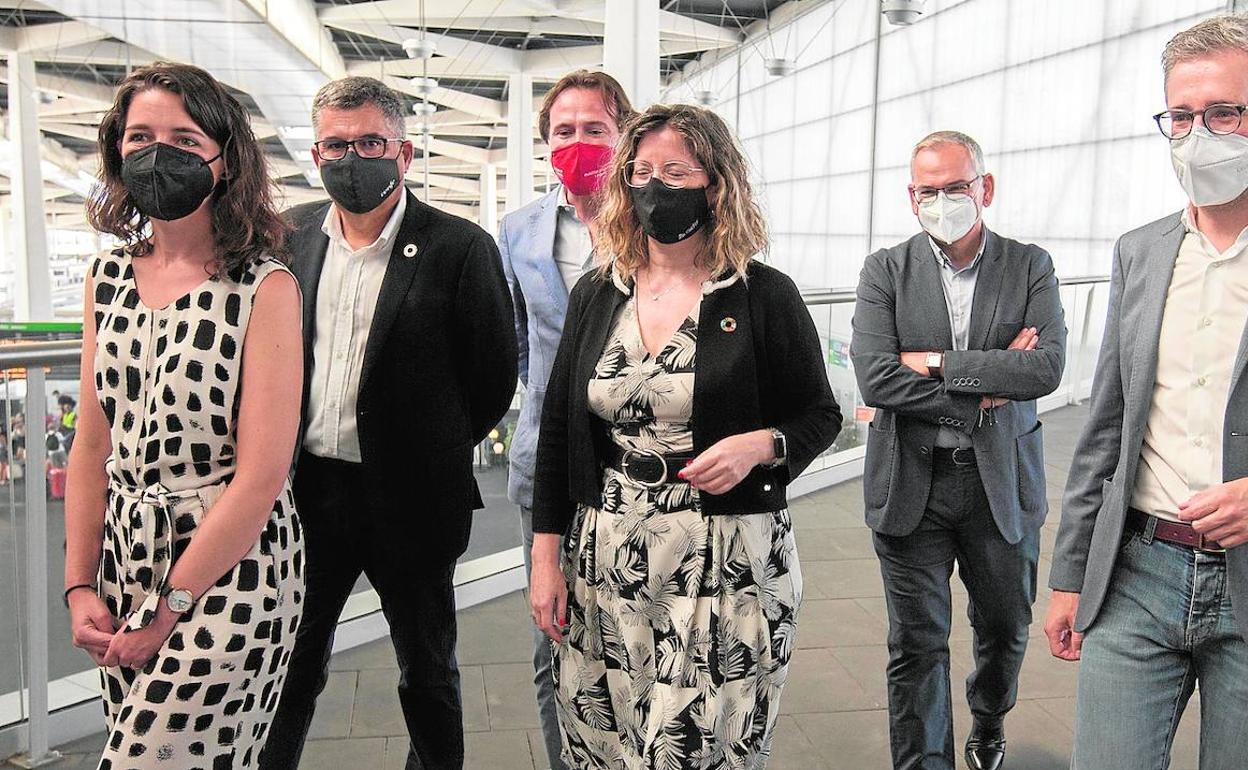 María Pérez, Juan Carlos Fulgencio, Giuseppe Grezzi, María Luisa Domínguez, Josp Vicent Boira y Arcadi España, este viernes, antes de la presentación. 