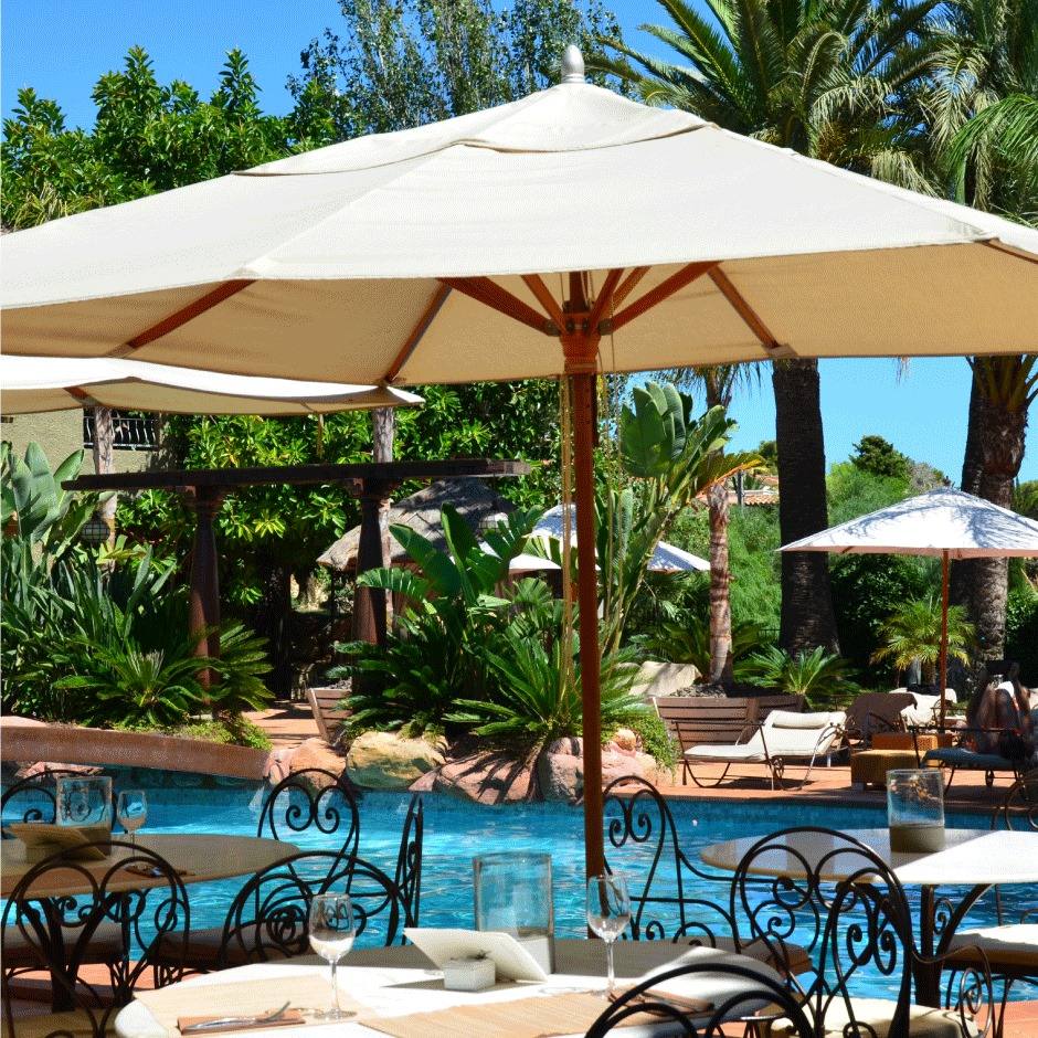 Terraza para desayunar en el Hotel Swiss.