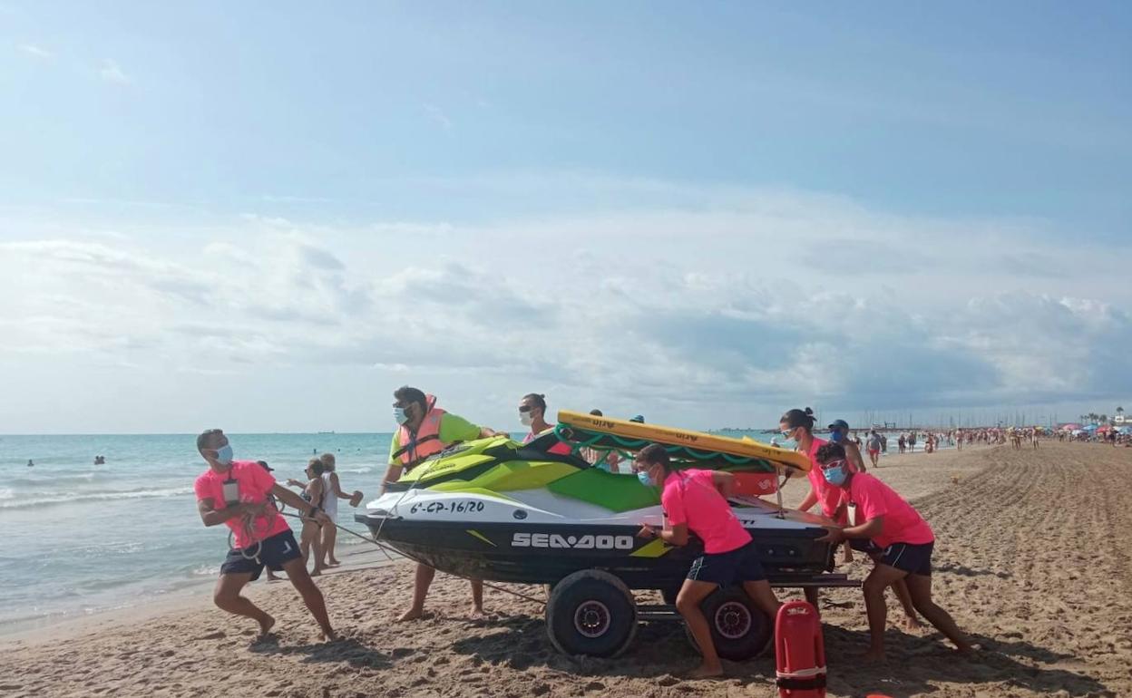 Los socorristas de la playa de Canet. 