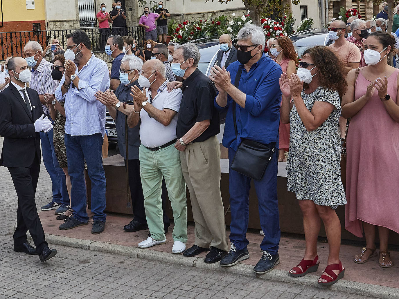 El Genovés llora la marcha de un mito. De su mito. Paco Cabanes, la mayor leyenda de la pilota valenciana, falleció este sábado a los 66 años y este domingo 1 de agosto ha sido despedido con honores por el pueblo que le vio nacer. Numerosos amigos y aficionados se han desplazado a la localidad de la Costera para dar su último adiós al genio que revolucionó los trinquets. 