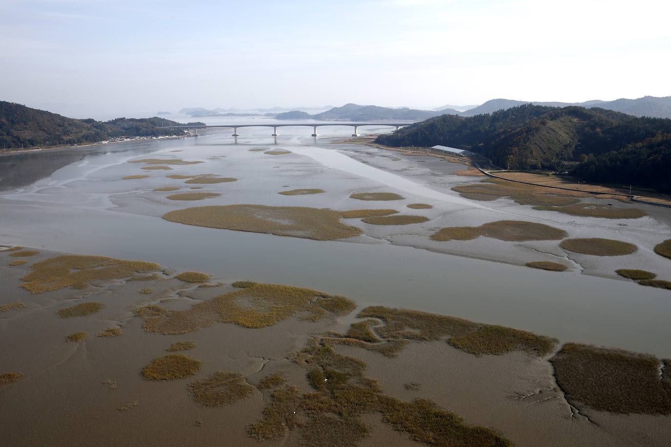 13.- 'GETBOL', PLANÍCIES INTERMAREALES CORENAS (COREA DEL SUR) | Situado en el litoral sudoccidental y meridional de la república de Corea, este sitio consta de cuatro componentes: la planicie intermareal o getbol de Seocheon, la de Gochang, la de Shinan y la de Boseong-Suncheon. Las planicies cuentan con 2.150 especies botánicas y zoológicas entre las que figuran 22 amenazadas o al borde la extinción.