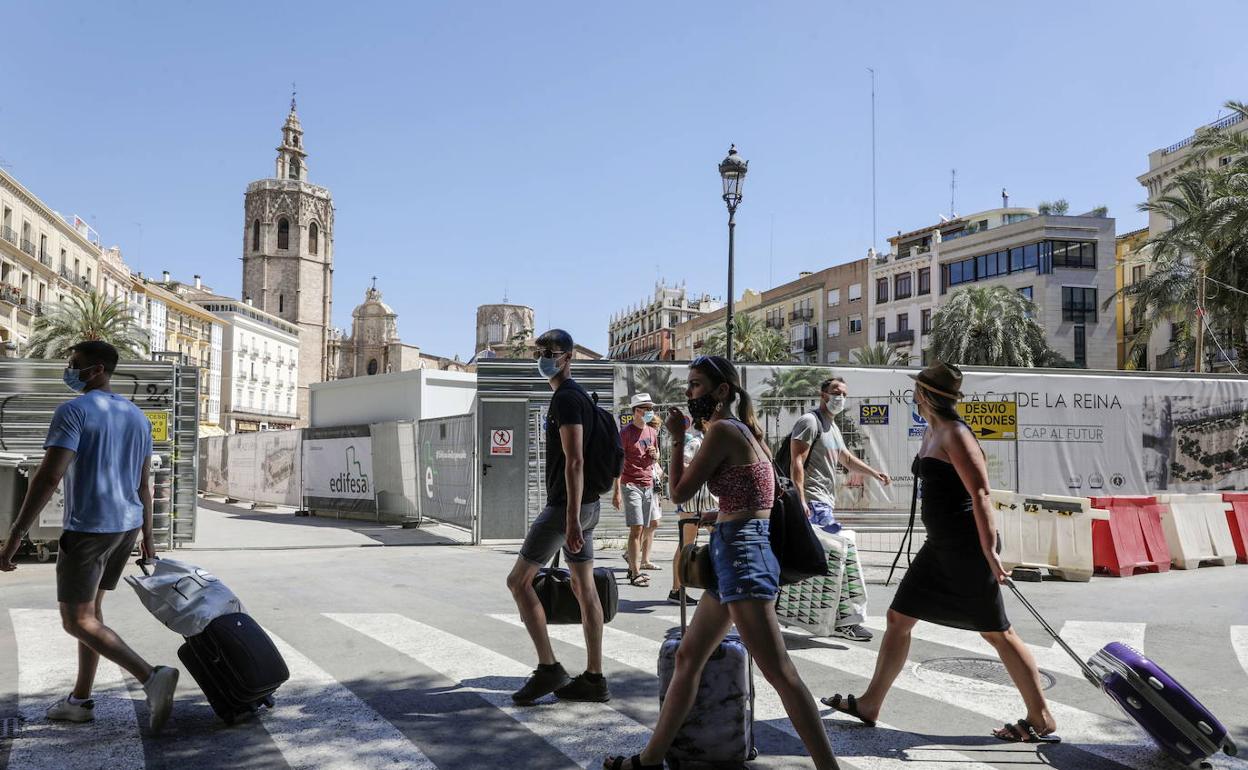 Turistas vistan Valencia