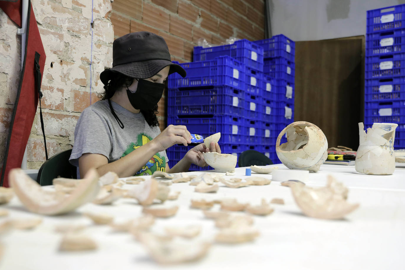 Fotos: Hallan restos de 18 niños junto a la muralla islámica de Valencia