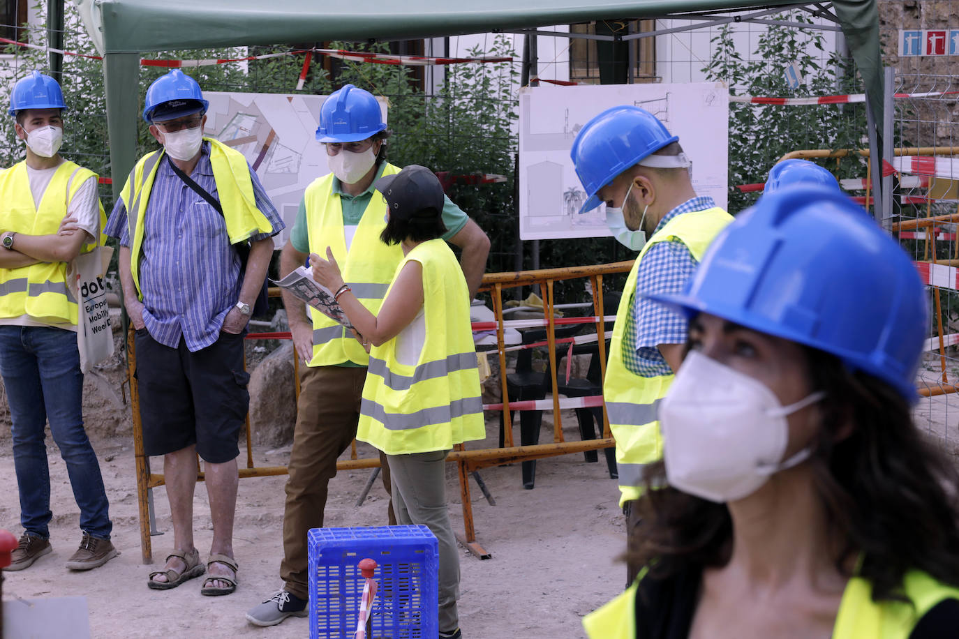 Fotos: Hallan restos de 18 niños junto a la muralla islámica de Valencia