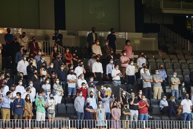 Fotos: Valencia - Milan en Mestalla sin distancia de seguridad