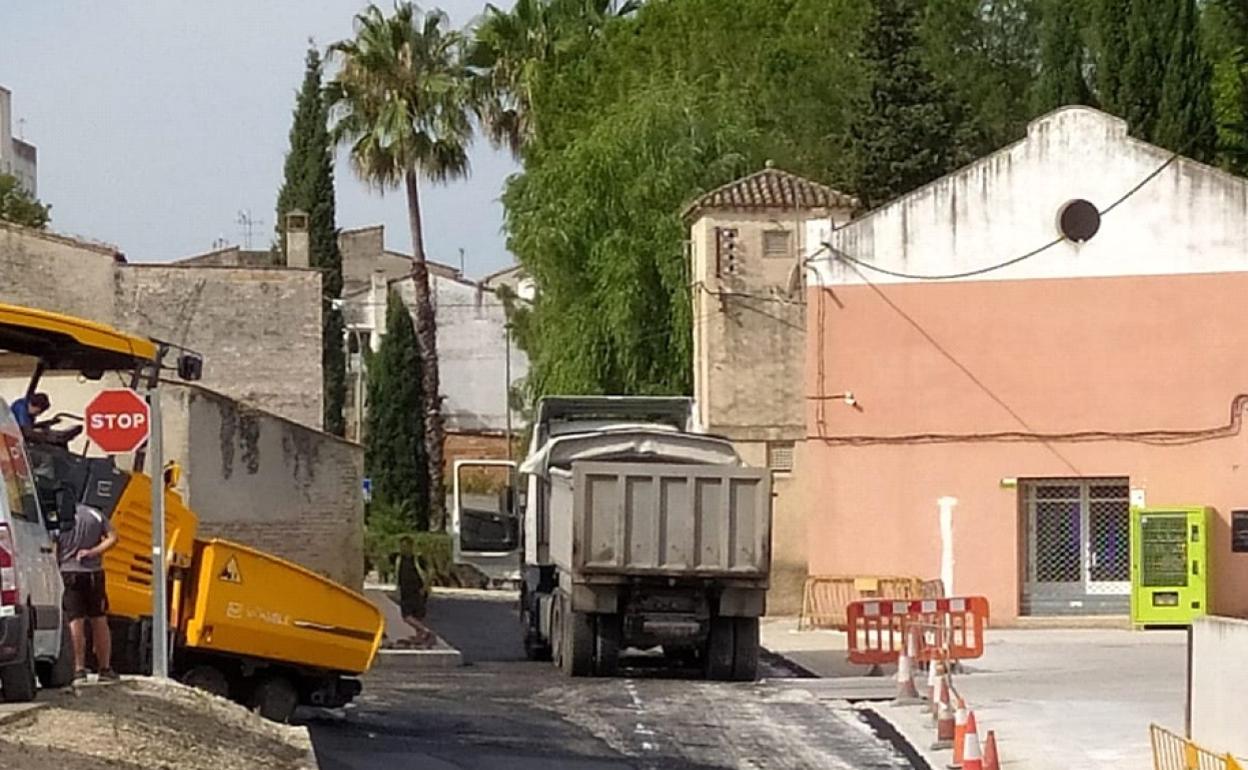 Obras en el camino Colata donde se está construyendo una acera. 