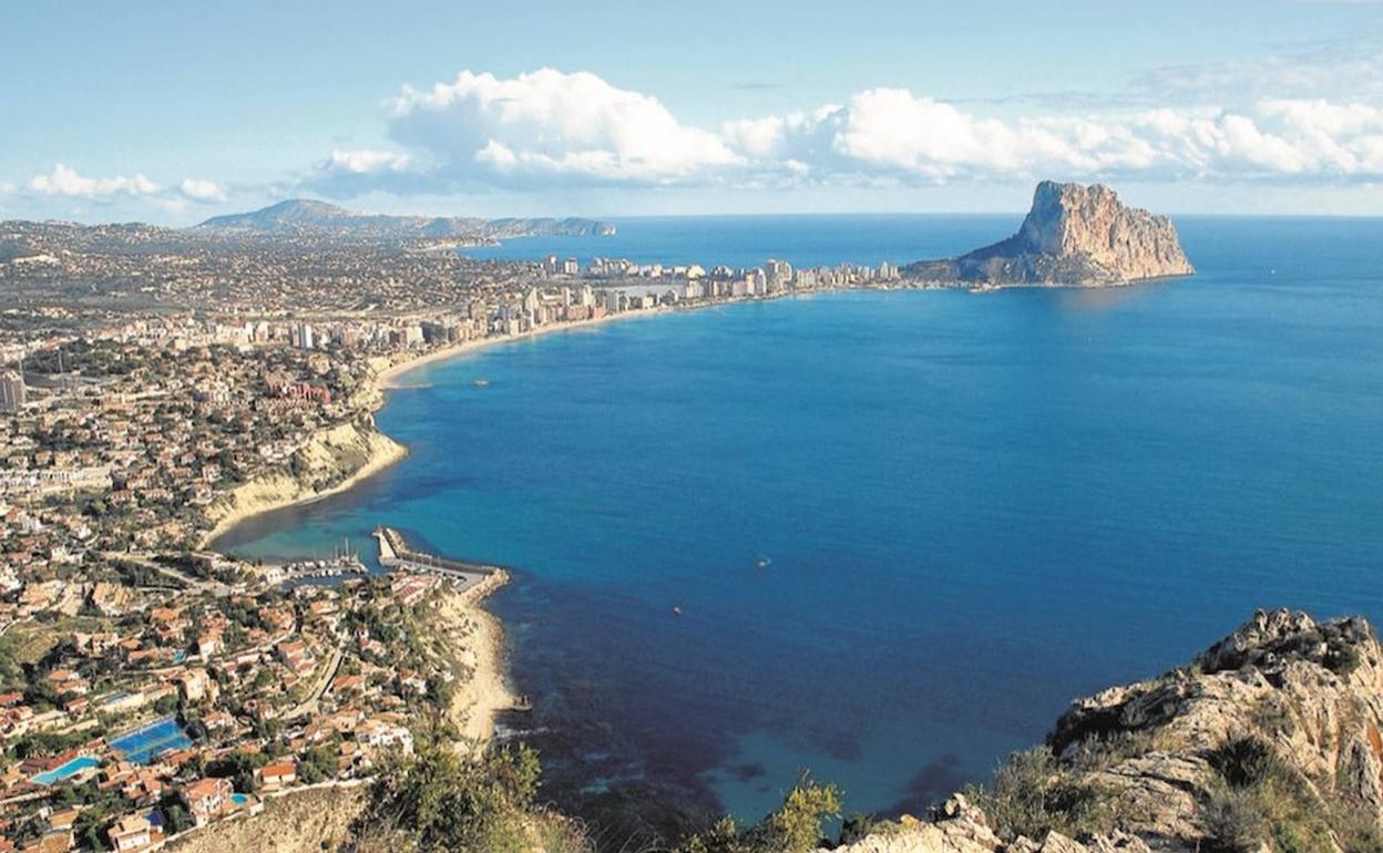 Vista panorámica de Calp, donde se ha registrado un nuevo muerto por coronavirus. 