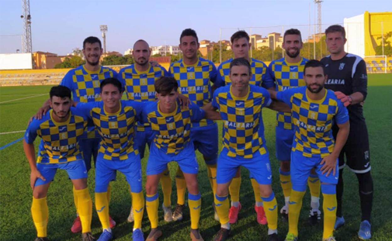 El once del CD Dénia frente al Pego. 