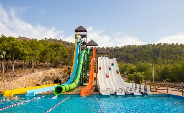 Pasa un día refrescante en Aqualandia (Benidorm). / 