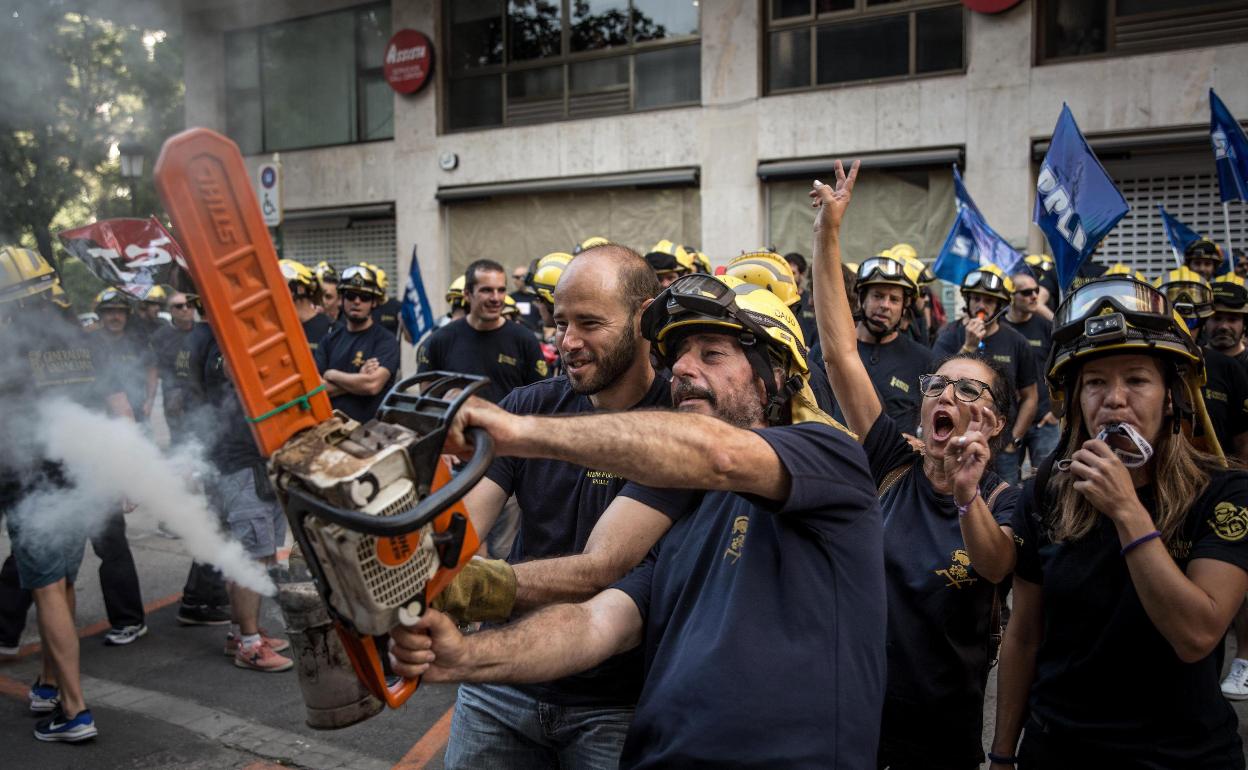 Intervención alerta de la duplicidad entre Tragsa y la empresa pública de bomberos