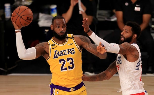 El jugador de baloncesto LeBron James, siguió durante un periodo la dieta ceto. 