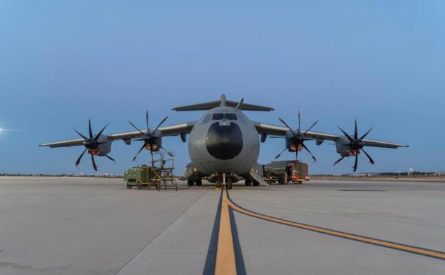 El primer avión A400M de las Fuerzas Armadas que voló la pasada noche de España a Dubai 