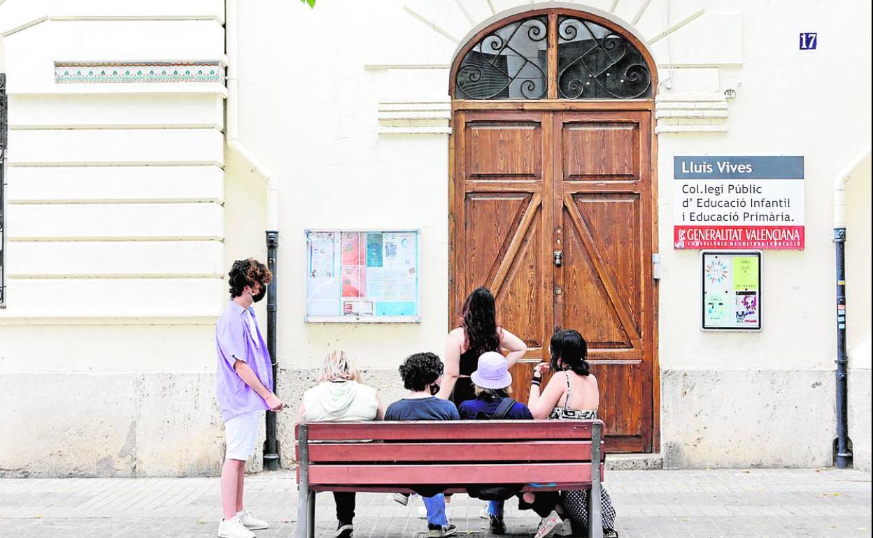 Fachada del colegio público Luis Vives de Valencia. 