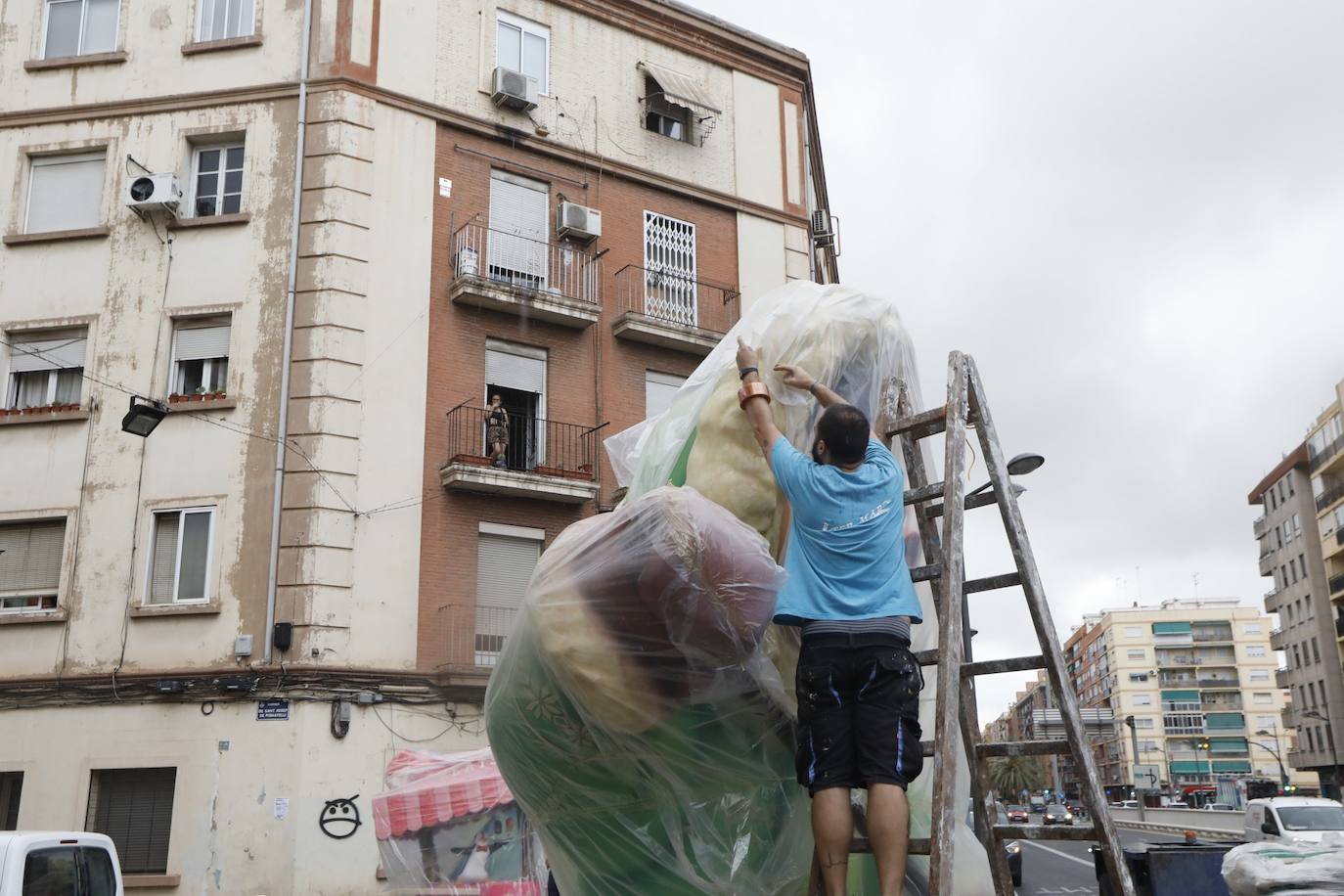 Fotos: Los primeros ninots salen de Fira Valencia para la Plantà de las Fallas