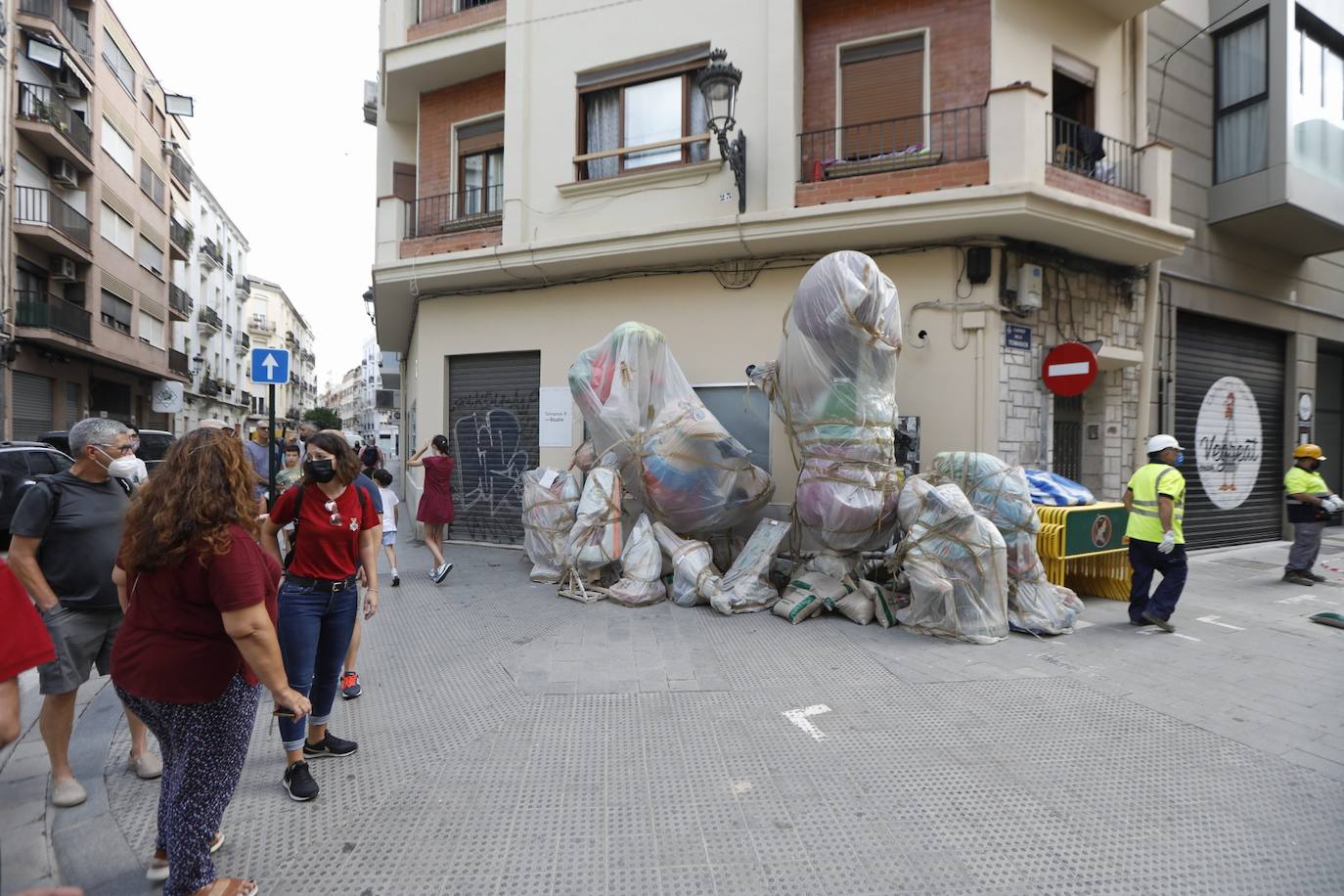 Fotos: Los primeros ninots salen de Fira Valencia para la Plantà de las Fallas