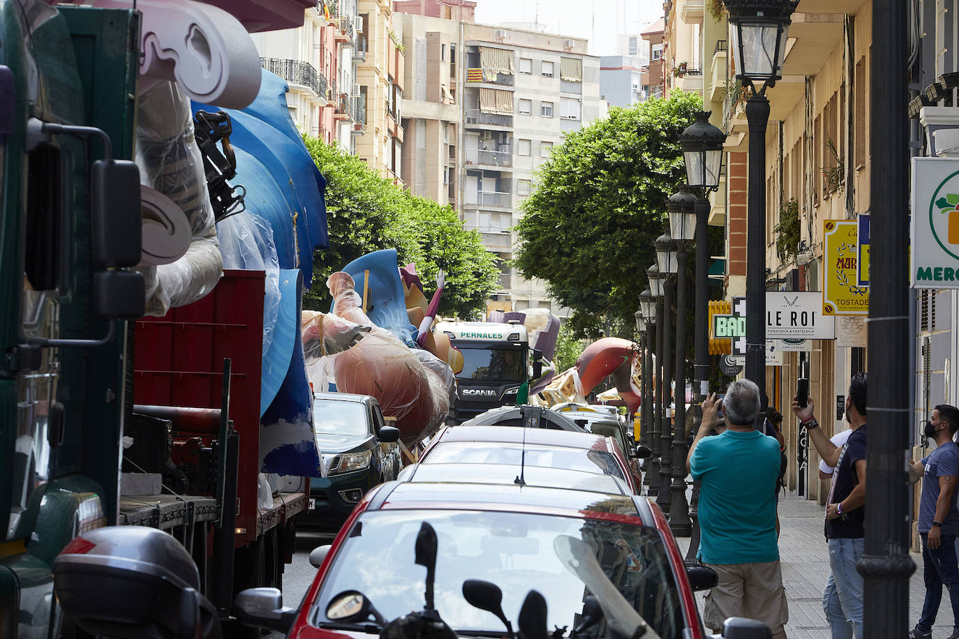 Fotos: Los primeros ninots salen de Fira Valencia para la Plantà de las Fallas