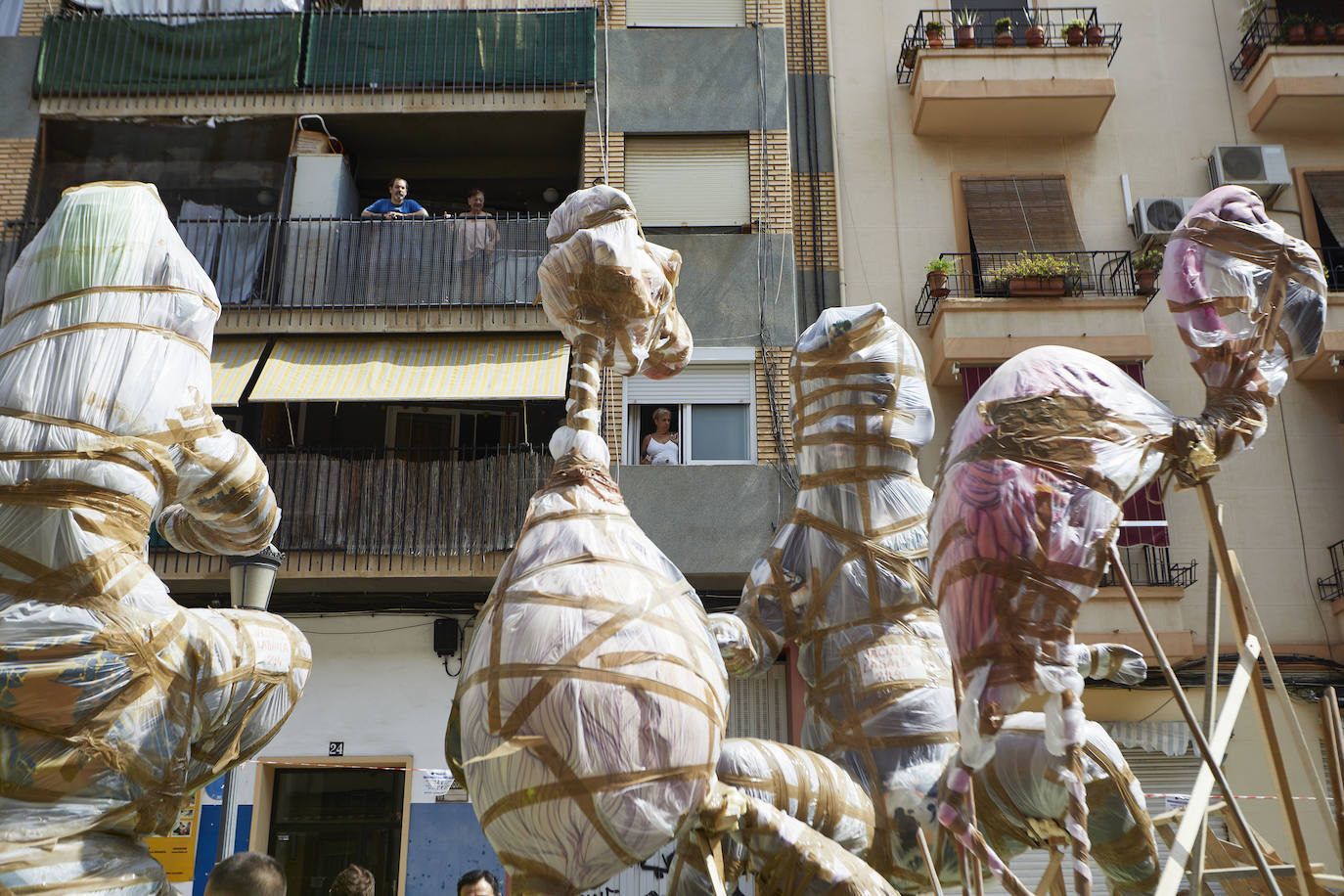 Fotos: Los primeros ninots salen de Fira Valencia para la Plantà de las Fallas