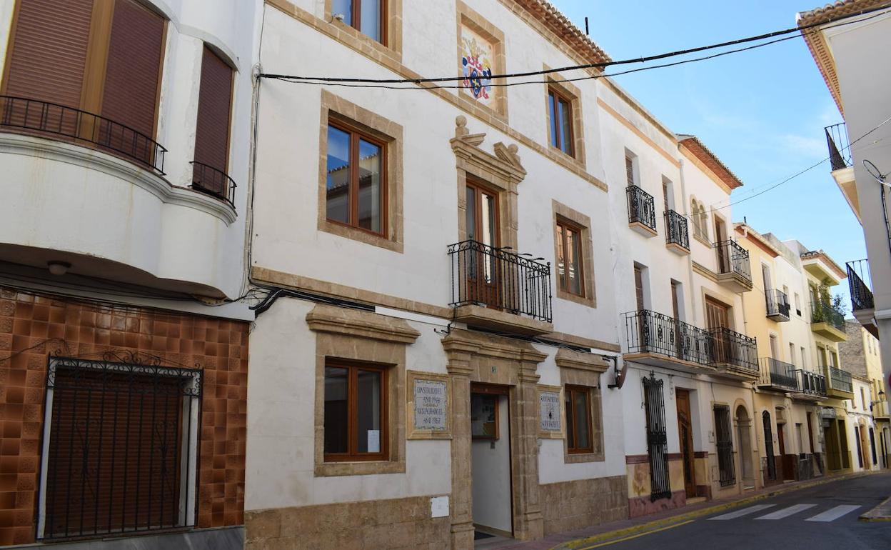 El Ayuntamiento del Poble Nou de Benitatxell. 