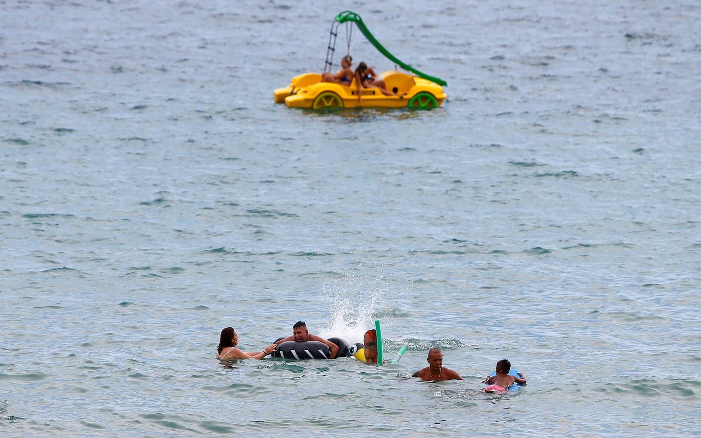 Las playas y hoteles de Benidorm se vuelven a llenar en agosto.