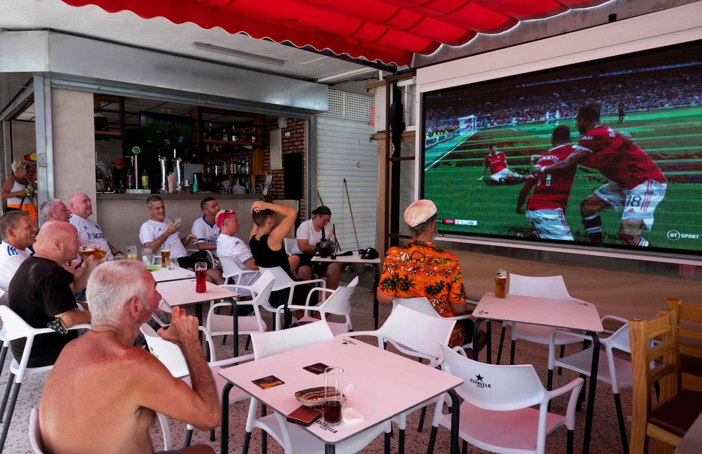 Las playas y hoteles de Benidorm se vuelven a llenar en agosto.