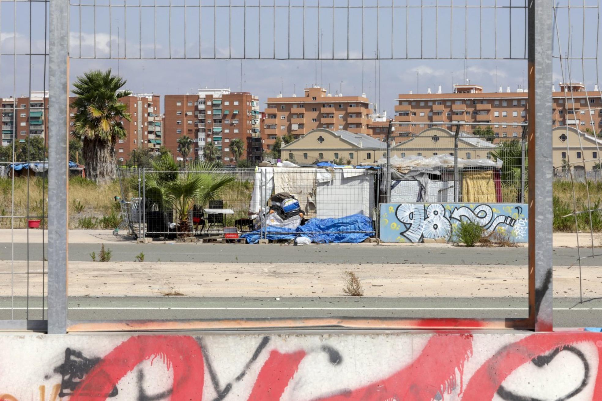 t Las chabolas. Casetas a la intemperie construidas en el circuito de Fórmula 1. Irene Marsilla