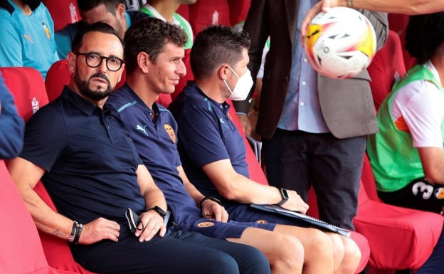 José Bordalás, durante el partido de ayer en su primer choque a domicilio al frente del Valencia. 