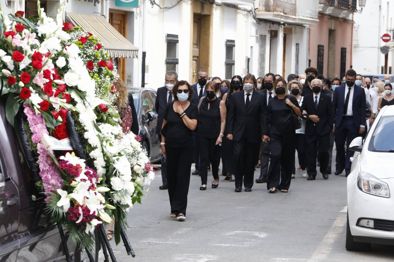 Bautista Soler Crespo, uno de los grandes protagonistas de la edad de oro del ladrillo en Valencia,ha fallecido este domingo a los 92 años. Constructor y promotor de enorme prestigio profesional, fue dueño de cines y teatros en Madrid y llegó a ser máximo accionista del Valencia CF tras una histórica pugna con Paco Roig. Este lunes se ha celebrado la misa para despedirle en la parroquia Nuestra Señora de Turís, su localidad natal. 