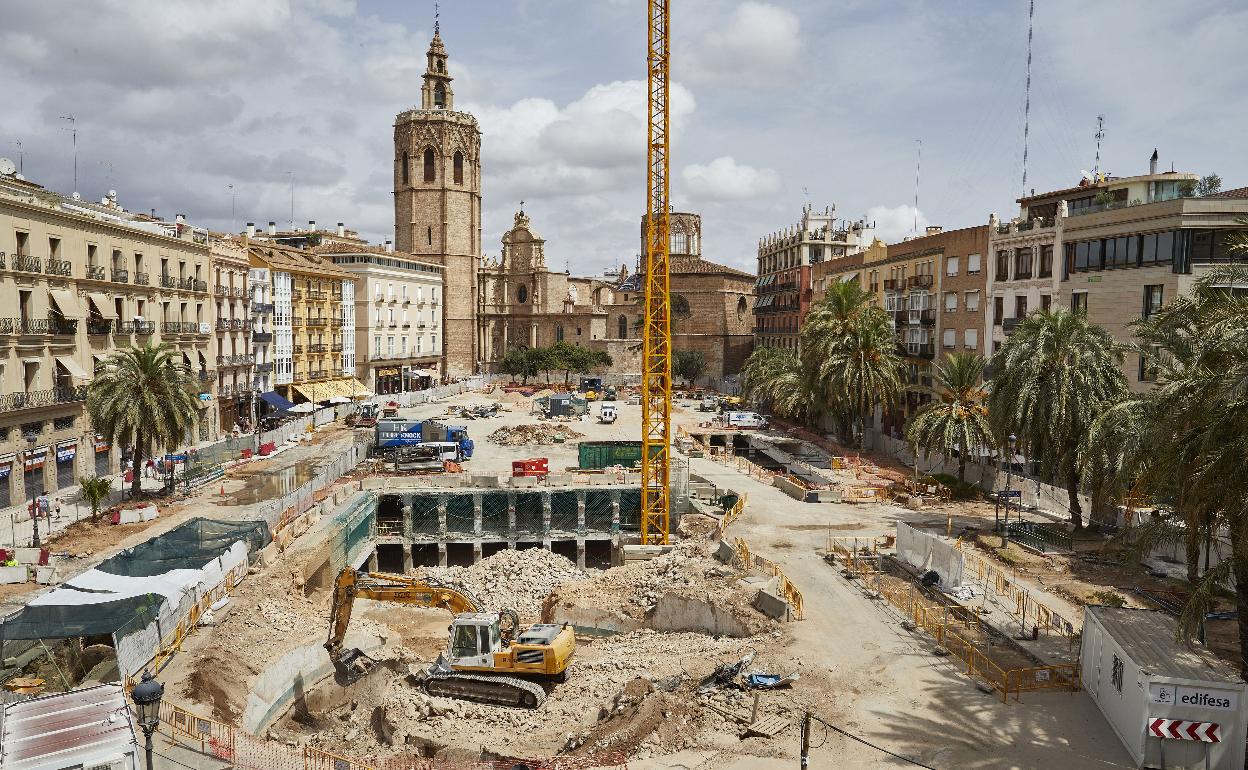 Las obras en la Plaza de la Reina durante el mes de agosto 