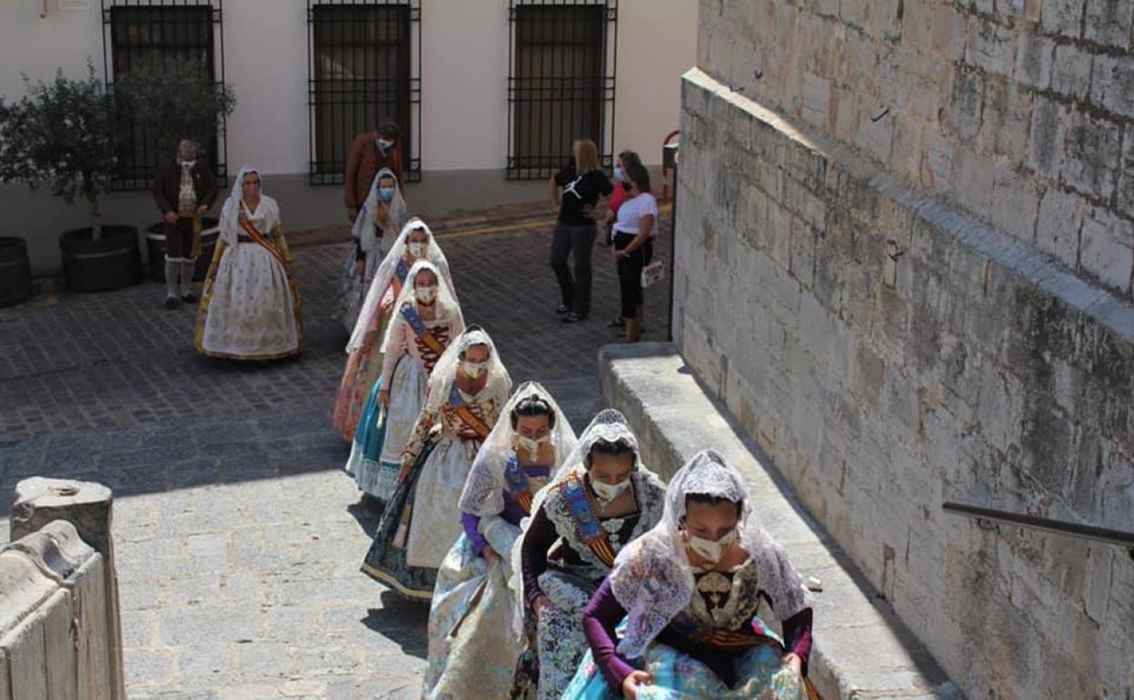 Falleras de Sagunto, en un acto. 