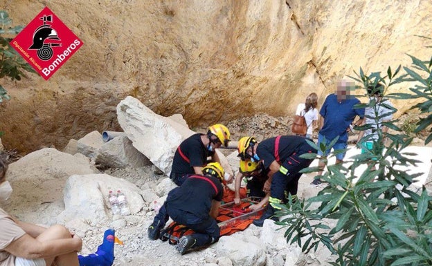 Imagen del inicio del rescate en el Mascarat, este miércoles. 