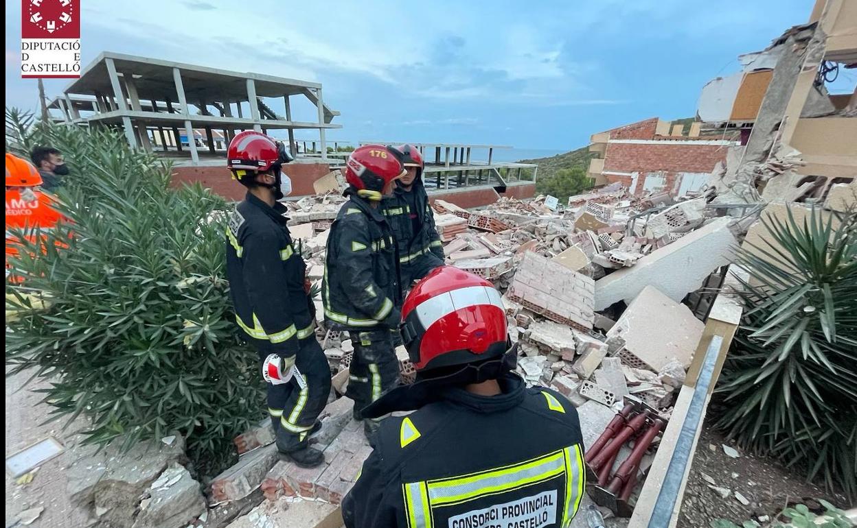 Los bomberos, en el lugar del suceso.