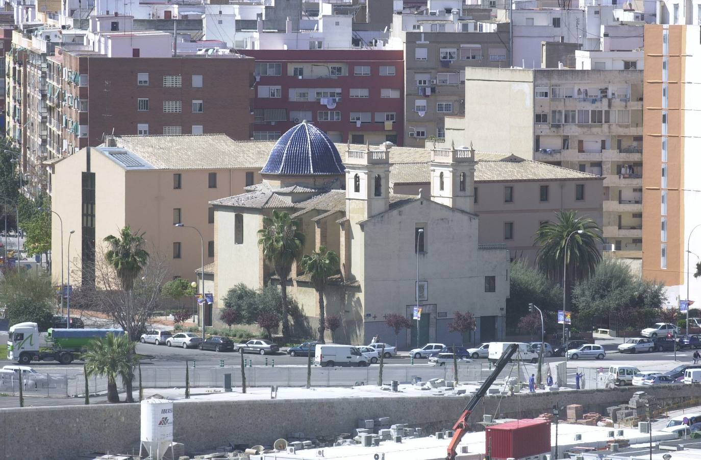 Iglesia de Ntra. Sra. de Monteolivete S. XVIII | Aunque los datos más antiguos que se tienen del culto a esta Virgen se remontan al siglo XIV, partiendo de la base de que la actual configuración del templo procede de un edificio de nueva planta construido entre 1767 y 1771, se puede afirmar que la Iglesia de Monteolivete es de corte neoclásico. Sus inicios se remontan a una antigua ermita donde sacerdotes napolitanos veneraban al icono que aún se conserva. 