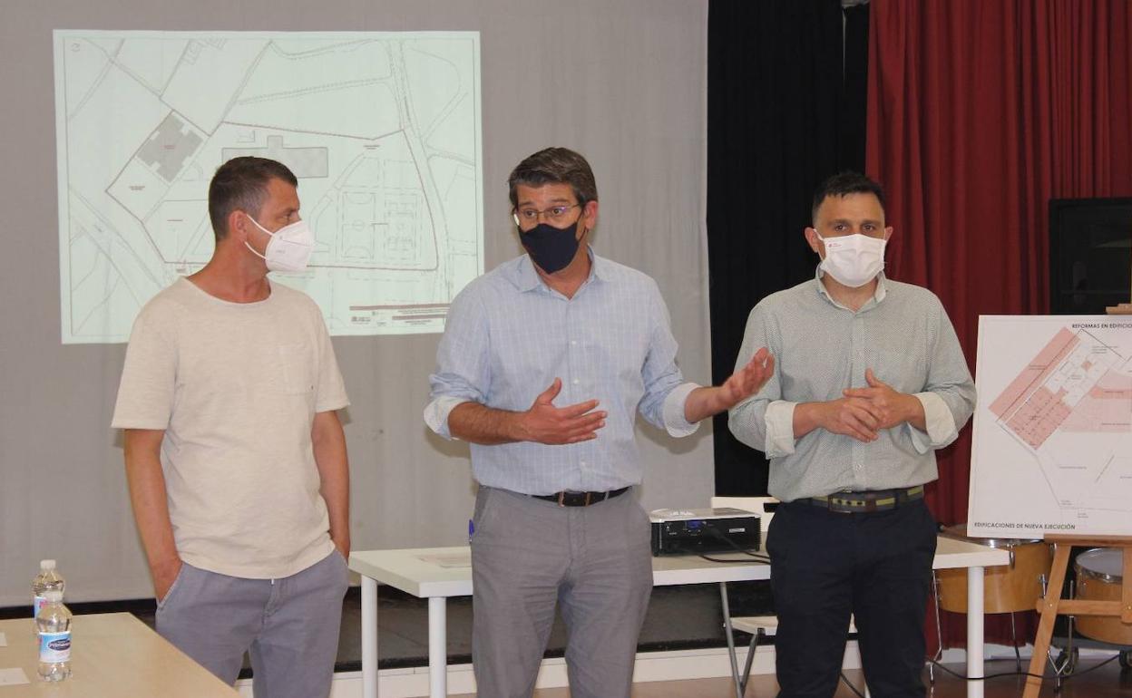 El alcalde Ontinyent, Jorge Rodríguez, durante la reunión del proyecto.