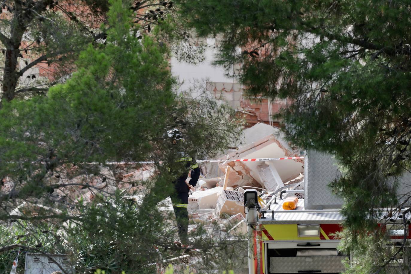 Fotos: Un edificio se derrumba en Peñíscola