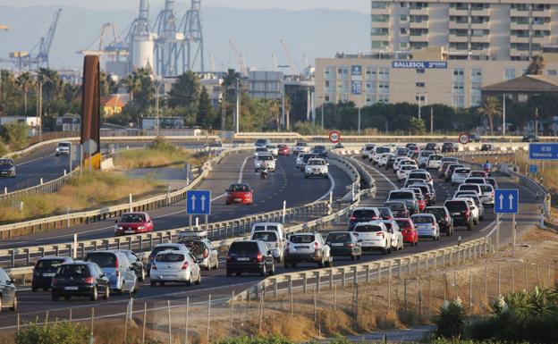 La DGT alerta a los conductores del 'efecto manada' en las carreteras