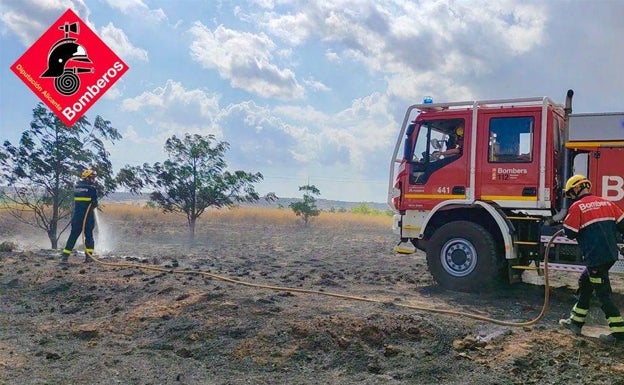 Incendio en Pinoso, este lunes. 