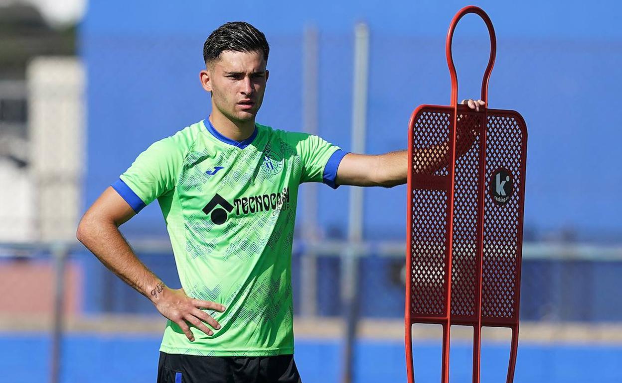 Hugo Duro, durante un entrenamiento con el Getafe