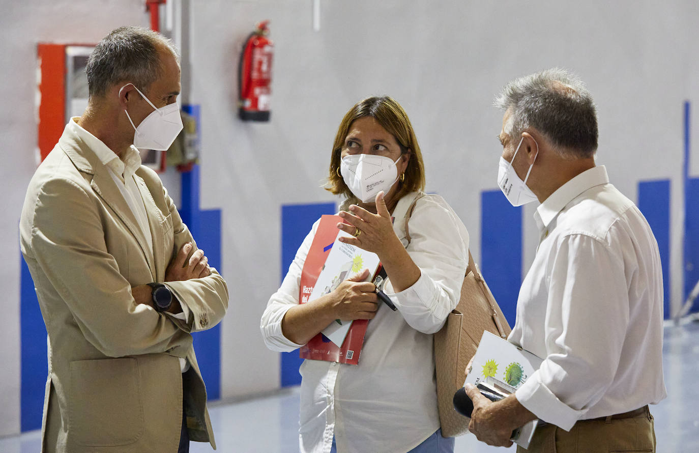 Jesús Trelis, director de Las Provincias, junto a Maria José Lora y Paco Pellicer