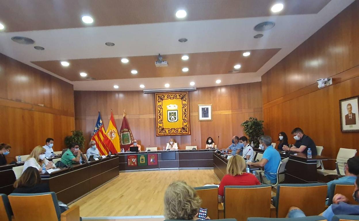 La Corporación de Calp durante un pleno de este verano. 