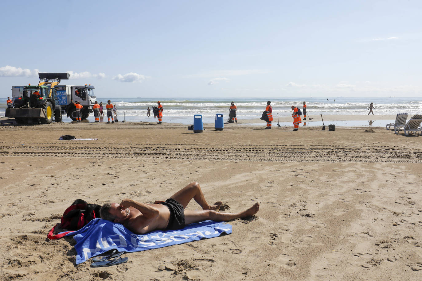 Imagen de la playa de Valencia tras la tormenta provocada por la DANA el 1 de septiembre.