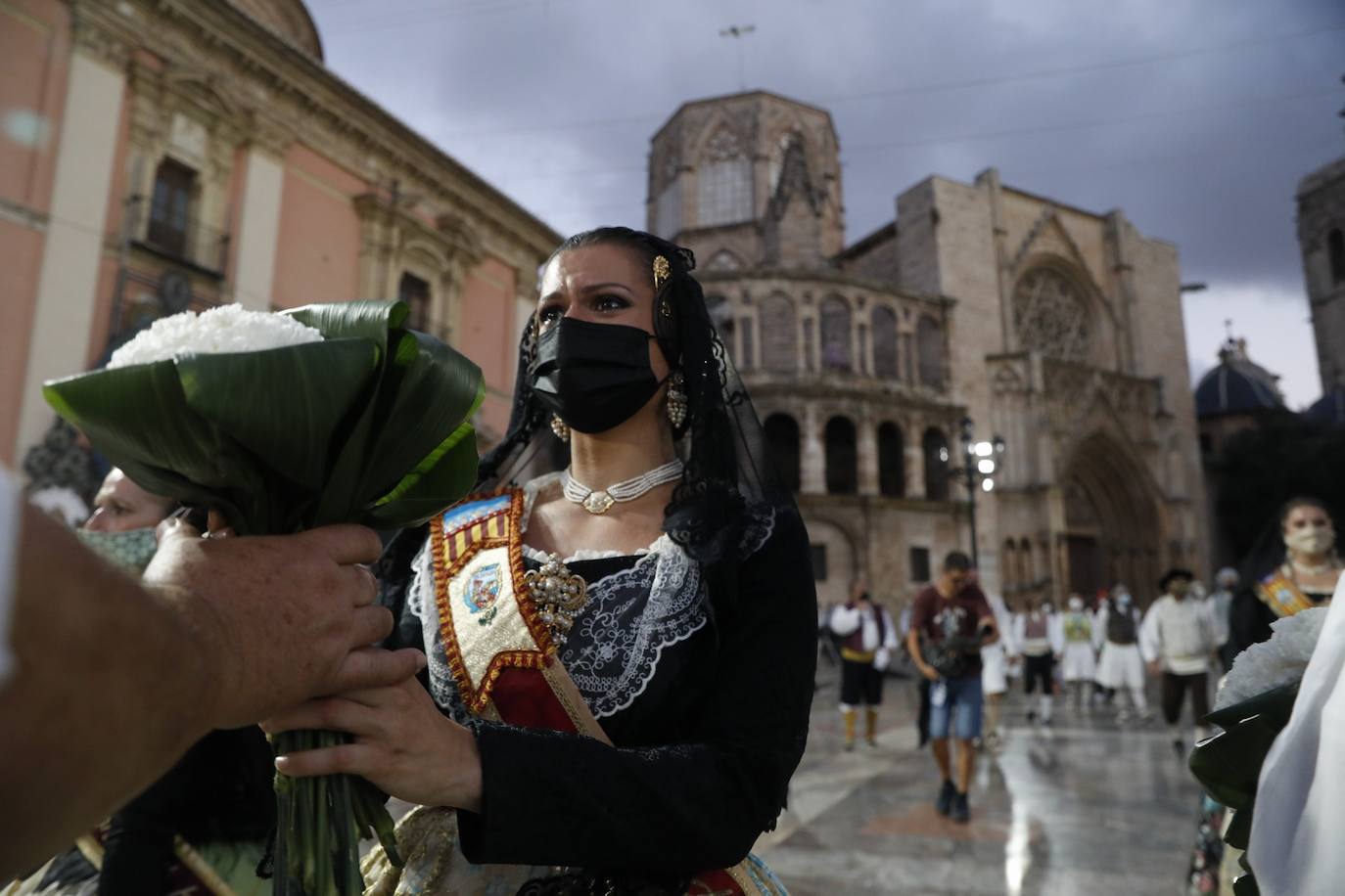 Los falleros se reencuentran con la Virgen este viernes 3 de septiembre, en las que pasarán a la historia como las Fallas más atípicas por las restricciones de la pandemia. Las comisiones vuelven a recorrer las calles de Valencia tras la cancelación de las fiestas el pasado 2020.