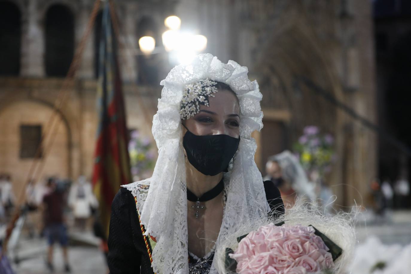 Los falleros se reencuentran con la Virgen este viernes 3 de septiembre, en las que pasarán a la historia como las Fallas más atípicas por las restricciones de la pandemia. Las comisiones vuelven a recorrer las calles de Valencia tras la cancelación de las fiestas el pasado 2020.