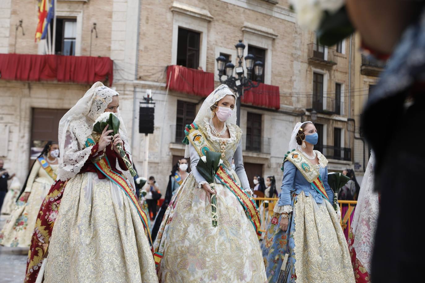 Los falleros se reencuentran con la Virgen este viernes 3 de septiembre, en las que pasarán a la historia como las Fallas más atípicas por las restricciones de la pandemia. Las comisiones vuelven a recorrer las calles de Valencia tras la cancelación de las fiestas el pasado 2020.