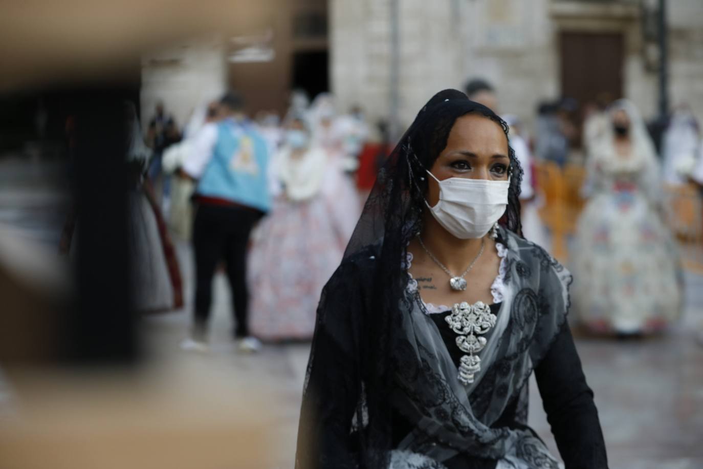 Los falleros se reencuentran con la Virgen este viernes 3 de septiembre, en las que pasarán a la historia como las Fallas más atípicas por las restricciones de la pandemia. Las comisiones vuelven a recorrer las calles de Valencia tras la cancelación de las fiestas el pasado 2020.