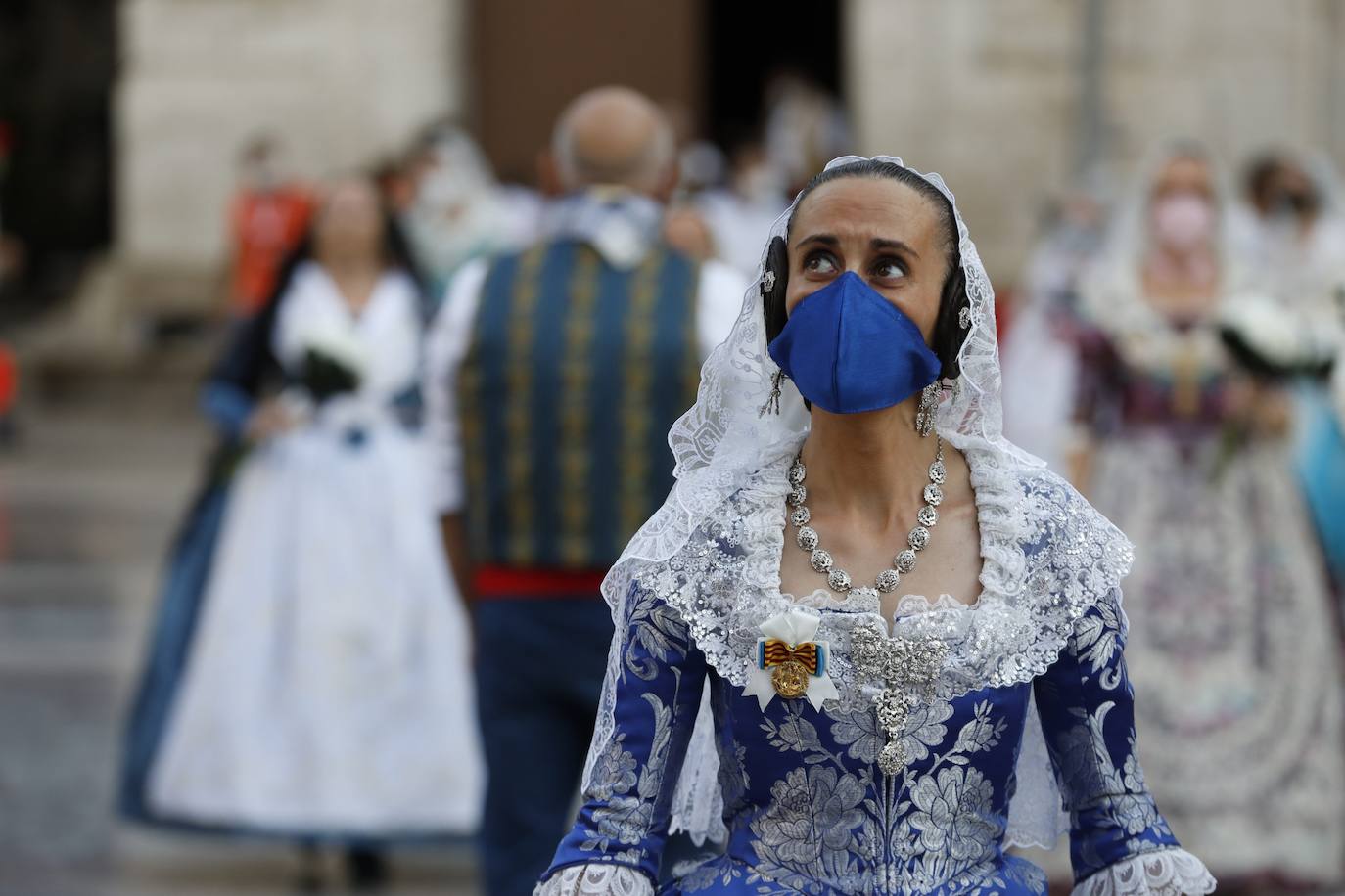 Los falleros se reencuentran con la Virgen este viernes 3 de septiembre, en las que pasarán a la historia como las Fallas más atípicas por las restricciones de la pandemia. Las comisiones vuelven a recorrer las calles de Valencia tras la cancelación de las fiestas el pasado 2020.