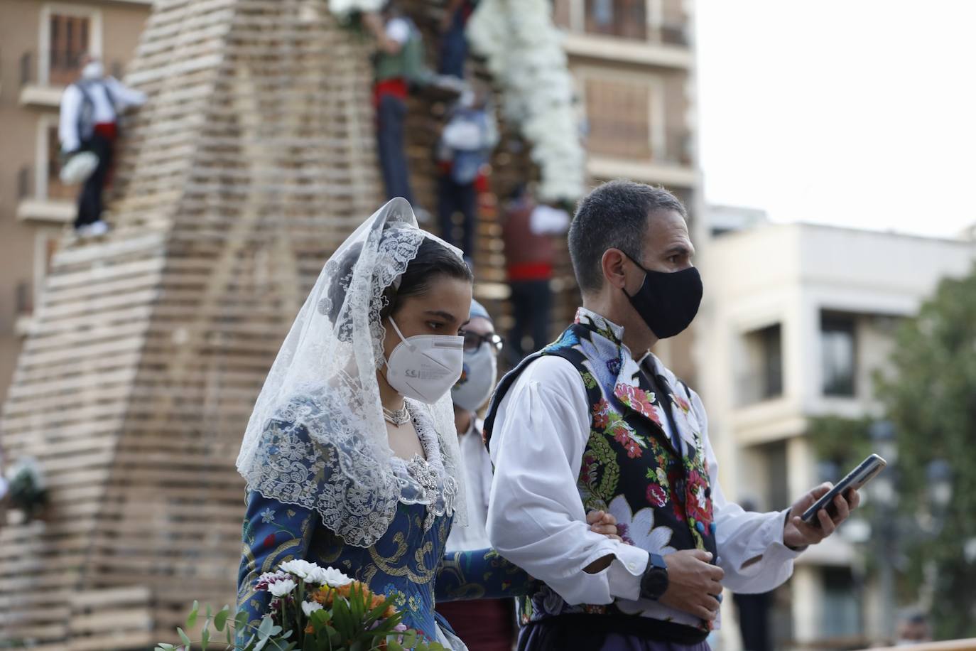 Los falleros se reencuentran con la Virgen este viernes 3 de septiembre, en las que pasarán a la historia como las Fallas más atípicas por las restricciones de la pandemia. Las comisiones vuelven a recorrer las calles de Valencia tras la cancelación de las fiestas el pasado 2020.