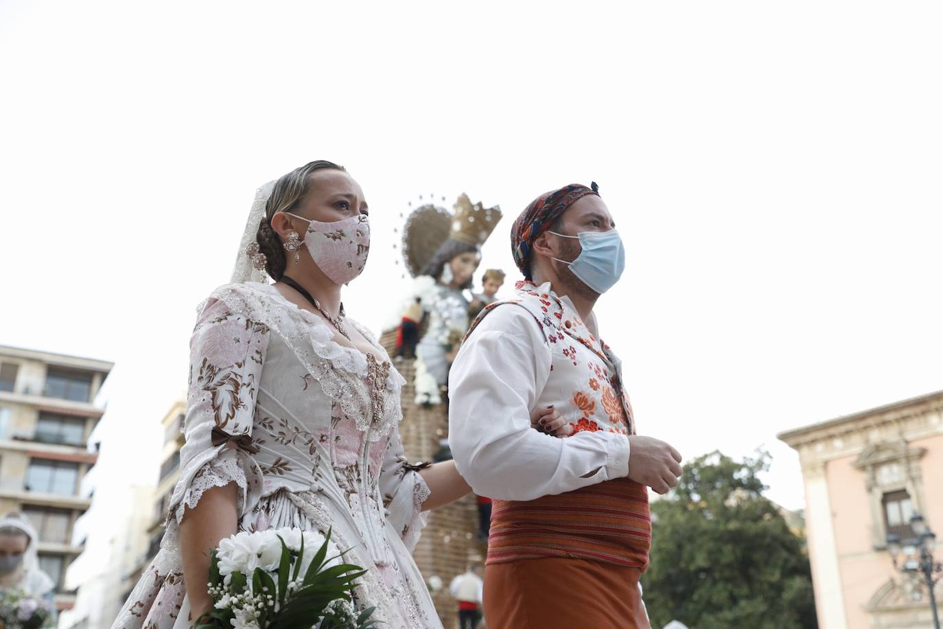 Los falleros se reencuentran con la Virgen este viernes 3 de septiembre, en las que pasarán a la historia como las Fallas más atípicas por las restricciones de la pandemia. Las comisiones vuelven a recorrer las calles de Valencia tras la cancelación de las fiestas el pasado 2020.